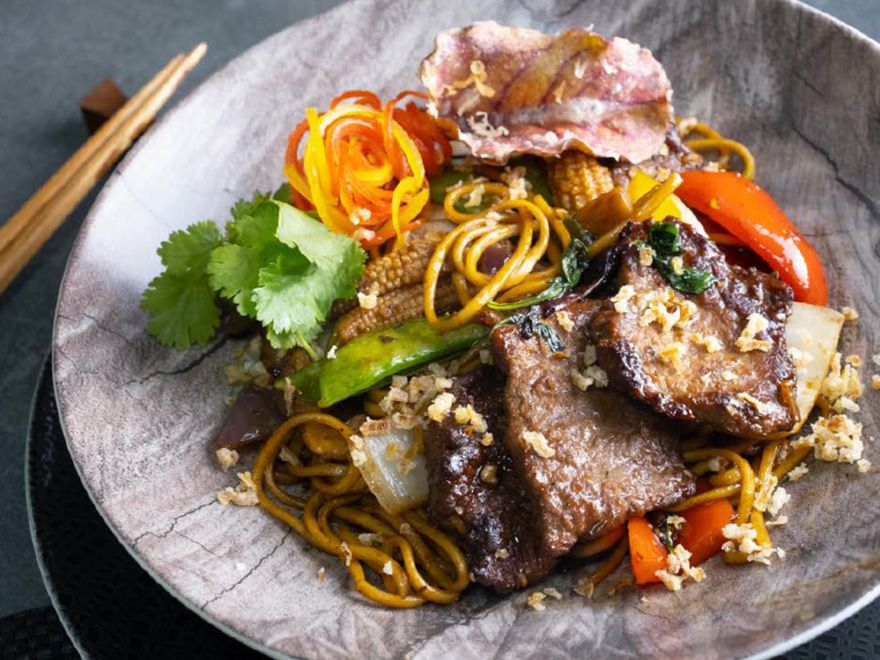 Локшина Yellow Noodles з телятиною у соусі WOK Блек Пеппер